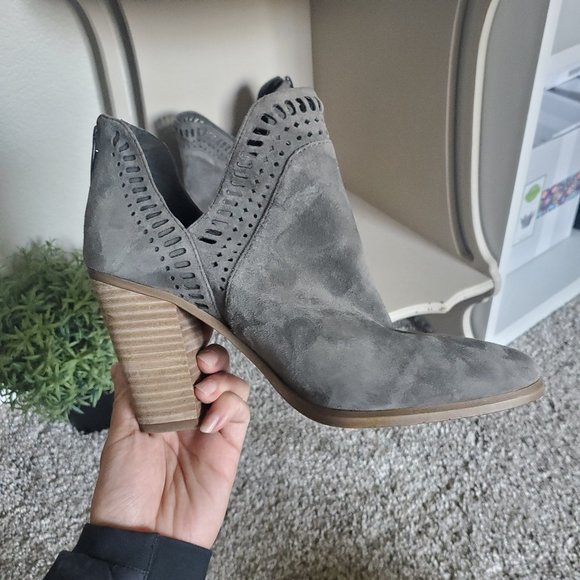 *HP* Vince Camuto Grey Suede Booties - Picture 5 of 8